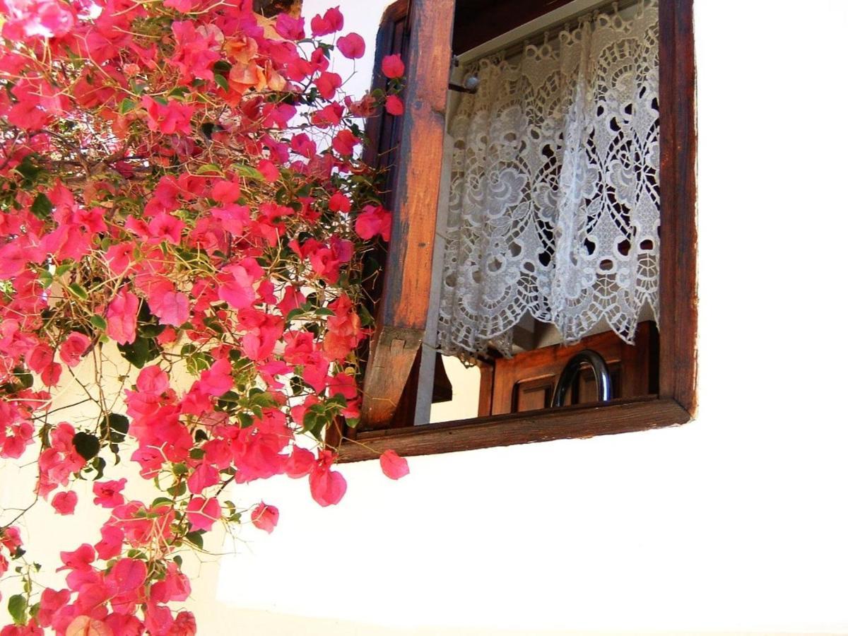 Yiayia'S Home Chalki Town Exterior foto