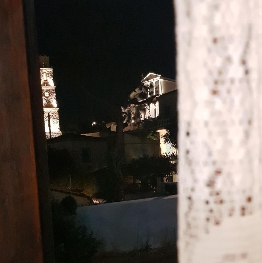 Yiayia'S Home Chalki Town Exterior foto