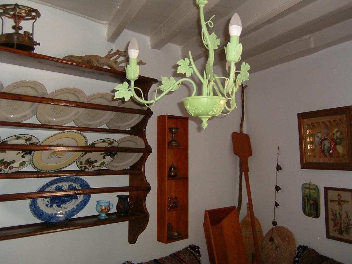 Yiayia'S Home Chalki Town Exterior foto