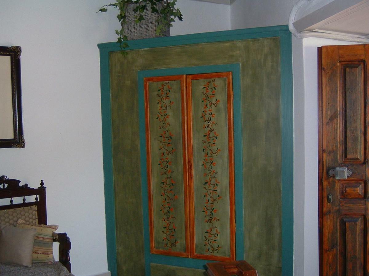 Yiayia'S Home Chalki Town Exterior foto