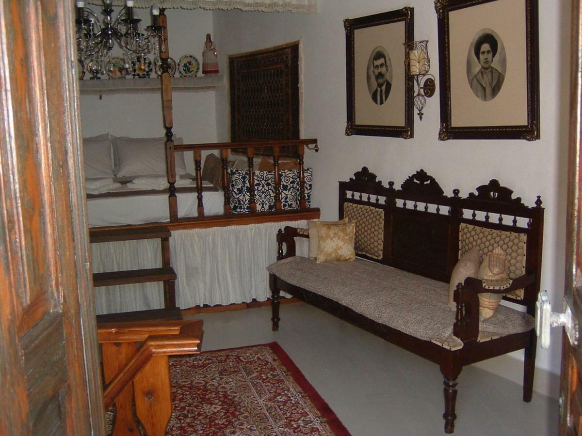 Yiayia'S Home Chalki Town Exterior foto