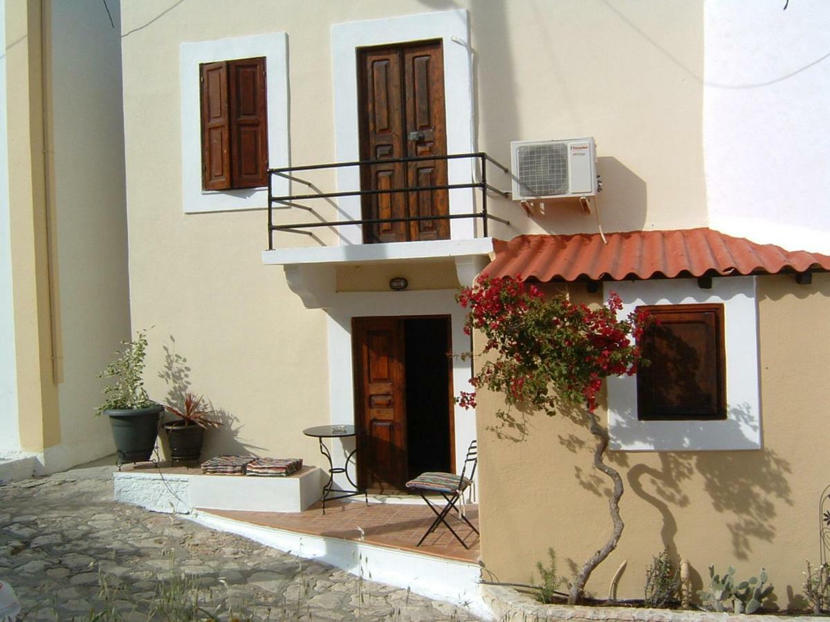 Yiayia'S Home Chalki Town Exterior foto